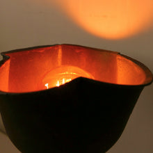 Load image into Gallery viewer, A handmade modern minimalist ceramic lamp by Hong Kong artist Clara, showcased in a local pottery shop. Featuring clean lines and simple design, it complements contemporary home decor. 手工製作的現代簡約陶瓷燈,由香港藝術家Clara設計,線條簡潔,適合現代家居。