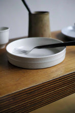 Load image into Gallery viewer, where to buy hong kong best local pottery handmade clc ceramics online shop clara Ceramics handmade Plate 哪裡可以買最好的香港本地手工陶器 陶瓷網店 clc ceramics 陶瓷網上商店 clara ceramics 現代 簡約 北歐風設計 平底陶瓷碟