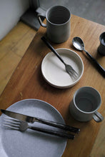 Load image into Gallery viewer, where to buy hong kong best local pottery handmade clc ceramics online shop clara Ceramics handmade Plate 哪裡可以買最好的香港本地手工陶器 陶瓷網店 clc ceramics 陶瓷網上商店 clara ceramics 現代 簡約 北歐風設計 平底陶瓷碟