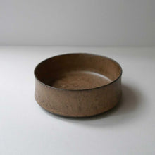 Load image into Gallery viewer, where to buy hong kong best local pottery handmade clc ceramics online shop clara ceramics plate 哪裡可以買最好的香港本地手工陶器 陶瓷網店 clc ceramics 陶瓷網上商店 clara ceramics 現代 簡約 設計 平底陶瓷小碟