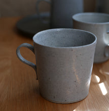 Load image into Gallery viewer, where to buy hong kong best local pottery handmade clc ceramics online shop clara ceramics design 哪裡可以買最好的香港本地手工陶器 陶瓷網店 clara clc ceramics 陶瓷網上商店 現代 簡約 設計 FiPrint, Light Grey Hand Built Ceramics Coffee Cup 淺灰手揑陶瓷咖啡杯 A light grey hand built coffee cup, with natural spots texture. A Hong Kong handmade ceramics coffee cup for coffee and tea.