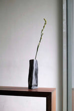 Load image into Gallery viewer, clc clara ceramics design pottery Hong Kong Handmade Black and white Ceramics Japanese style vase WHITE-TO-FLOW  手造黑陶大花瓶
