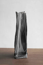 Load image into Gallery viewer, clc clara ceramics design pottery Hong Kong Handmade Black and white Ceramics Japanese style vase WHITE-TO-FLOW  手造黑陶大花瓶
